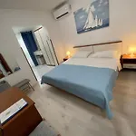 Apartmens And Madunic V בית הארחה 3*