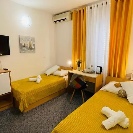 Guest house Apartmens And Madunic V Split