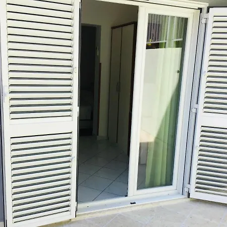 Guest house Apartmens And Madunic V *