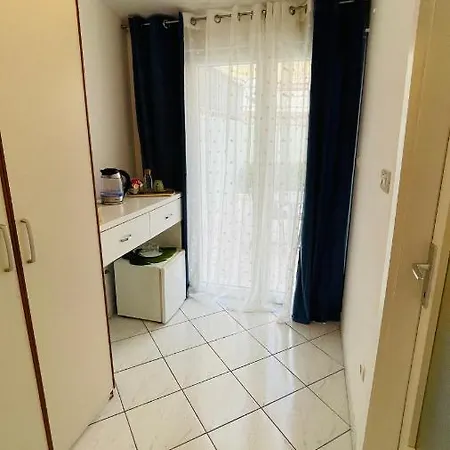 בית הארחה Apartmens And Madunic V 3*