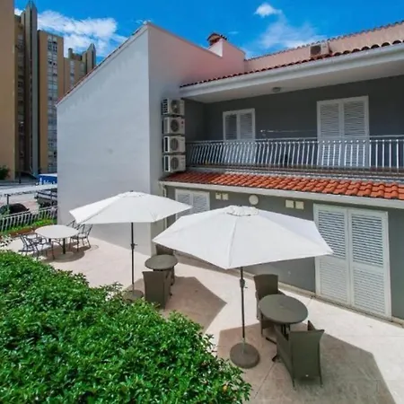 Apartmens And Madunic V 3*