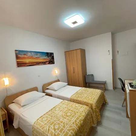 Apartmens And Madunic V