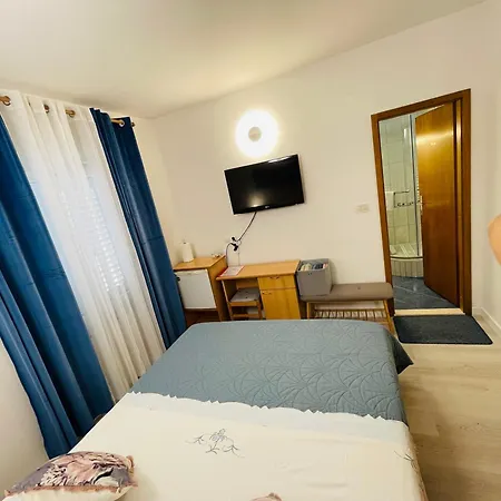 Apartmens And Madunic V בית הארחה 3*