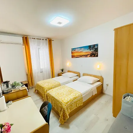 בית הארחה Apartmens And Madunic V ספליט