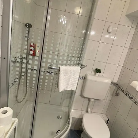 Apartmens And Madunic V בית הארחה