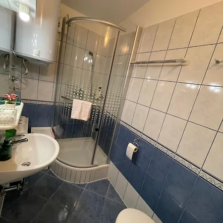 Apartmens And Madunic V 3*