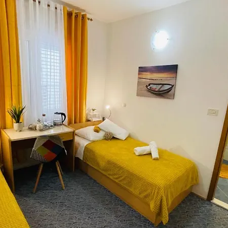 Affittacamere Apartmens And Madunic V *
