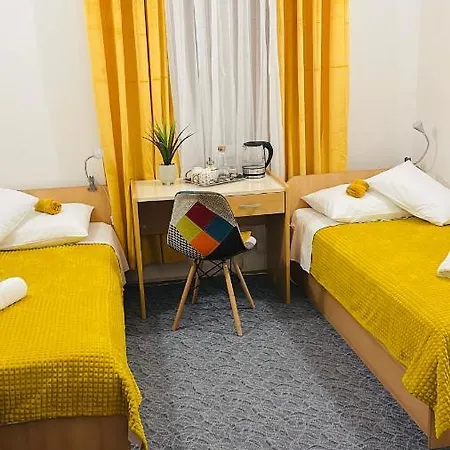 Apartmens And Madunic V Affittacamere *