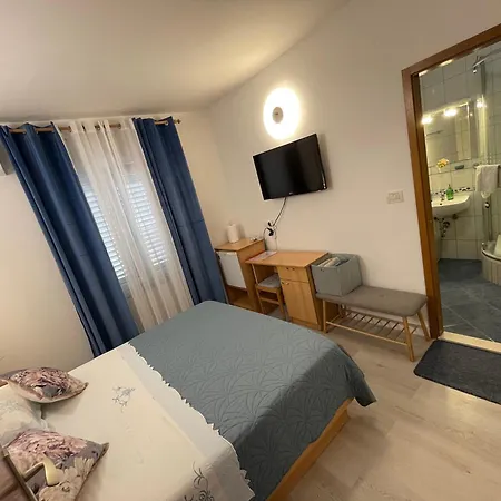 Affittacamere Apartmens And Madunic V