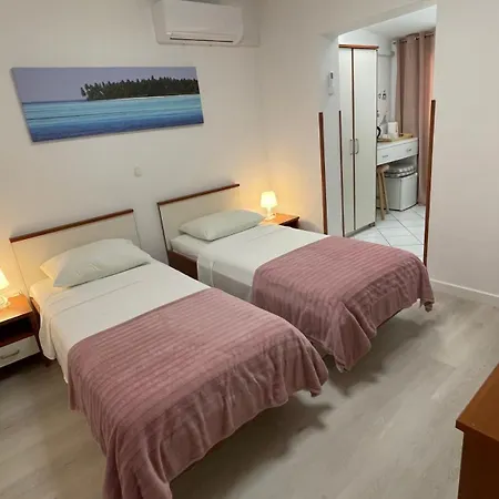 Apartmens And Madunic V 3*